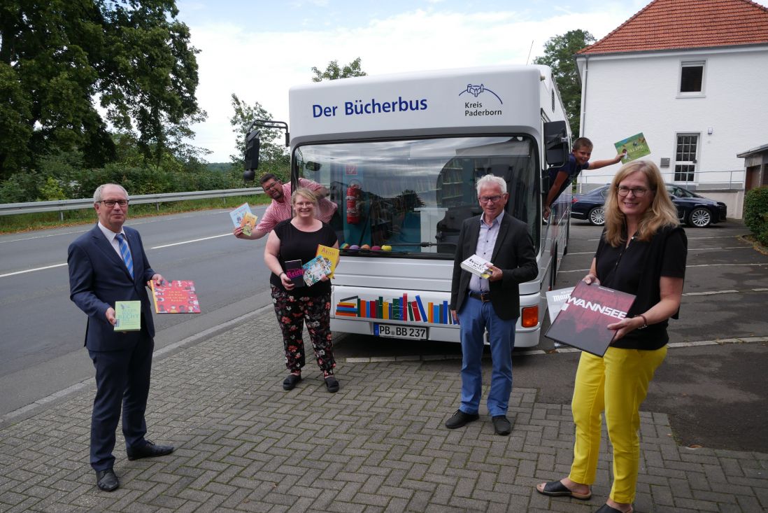 Bücherbus Pressefoto